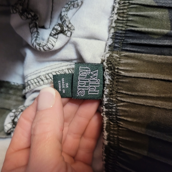 Wild fable camo pants size med - Picture 3 of 3